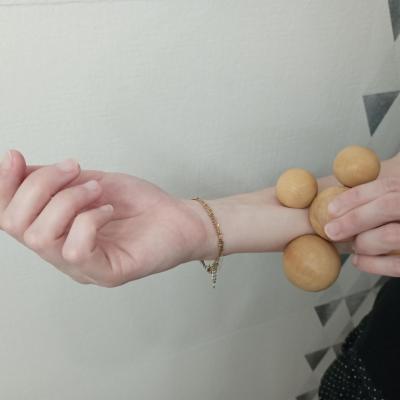 Boulado corps taille s sur avant bras avec deux boules differentes