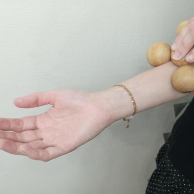Boulado corps taille s sur avant bras avec deux boules differentes
