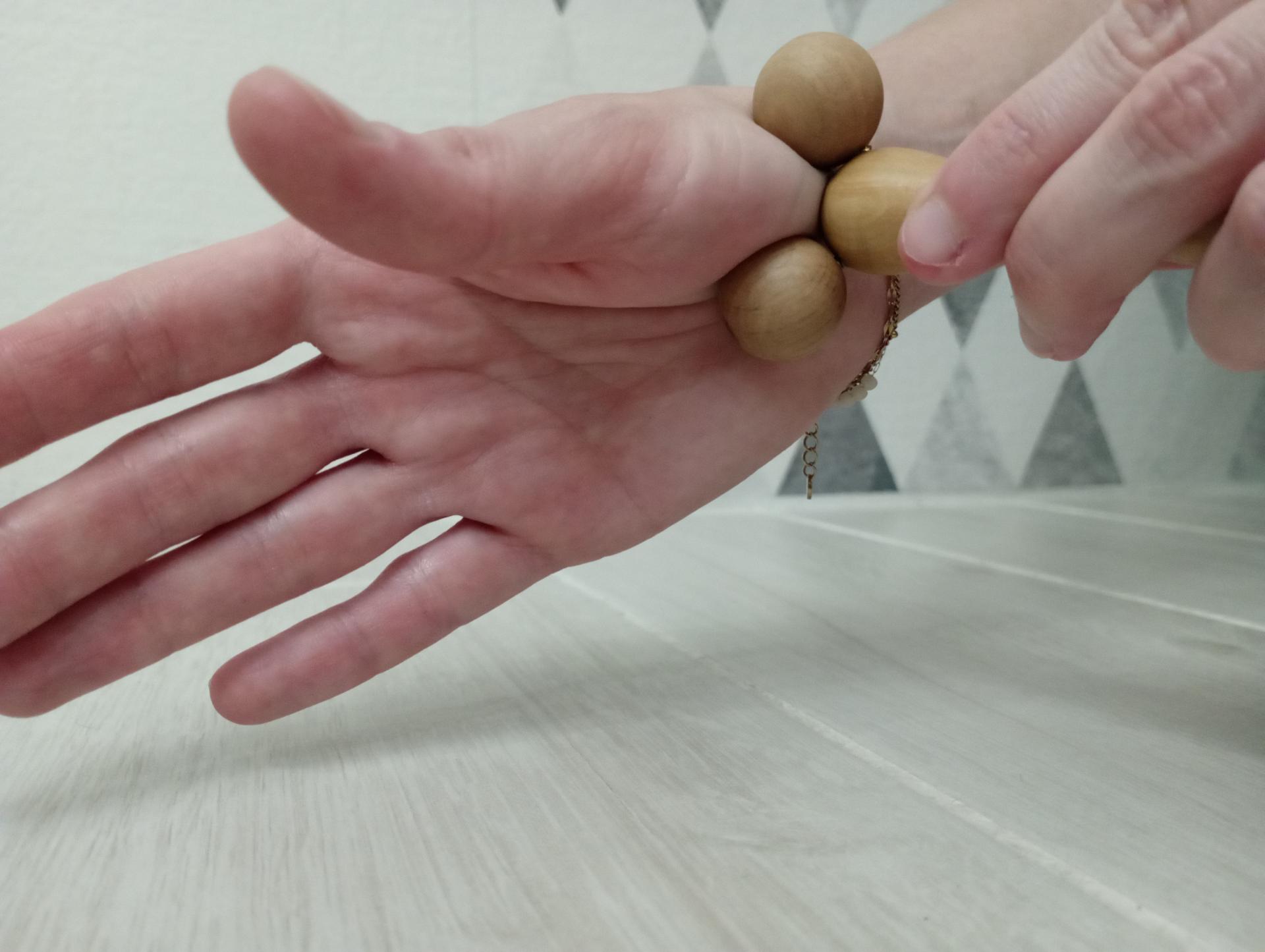 Mini palpeur perpendiculaire au muscle court abducteur du pouce